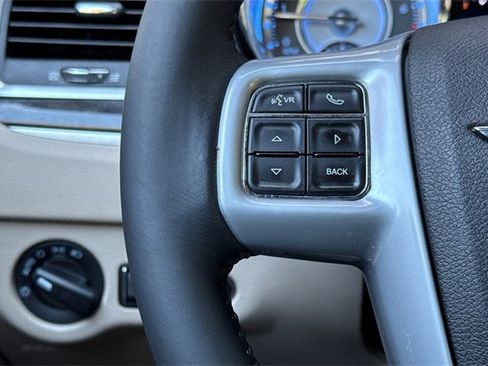 Used 2014 Chrysler 300 image 25