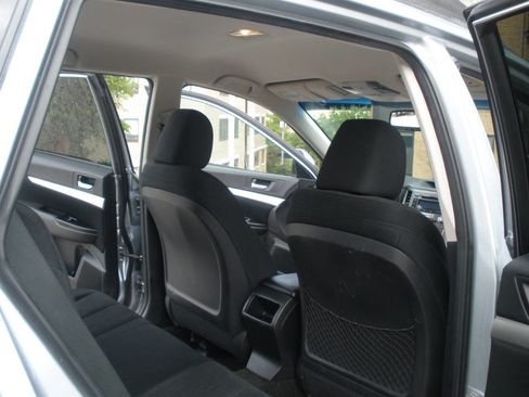 Used 2013 Subaru Outback 2.5i Premium AWD/4WD image 28