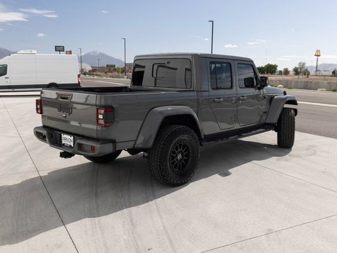 Used 2022 Jeep Gladiator Overland AWD/4WD image 9