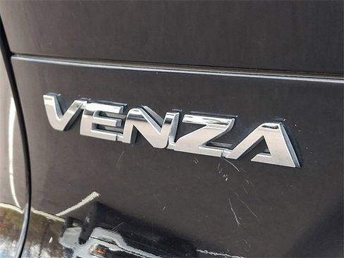 Used 2021 Toyota Venza LE image 28