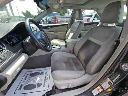 Used 2014 Toyota Camry XLE w/ Leather Package FWD image 6