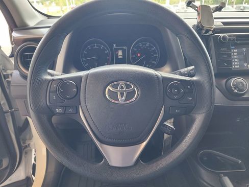 Used 2018 Toyota RAV4 LE image 18