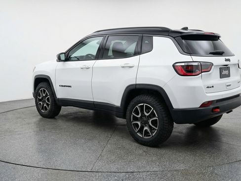 Used 2025 Jeep Compass Trailhawk image 6