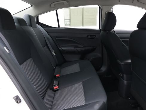 Used 2020 Nissan Versa S FWD image 33