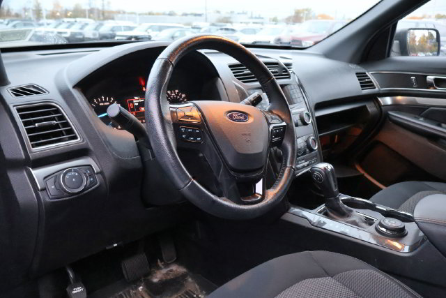 Used 2018 Ford Explorer XLT AWD/4WD image 9