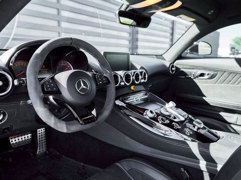 Used 2018 Mercedes-Benz AMG GT R image 2