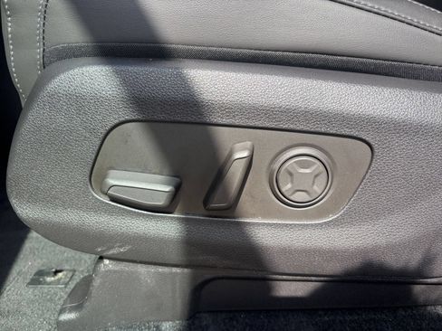 Used 2026 Kia Carnival FWD image 23