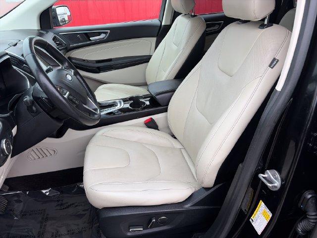 Used 2017 Ford Edge Titanium w/ Equipment Group 301A AWD/4WD image 40