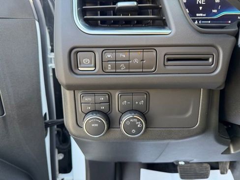 Used 2024 Chevrolet Suburban Z71 AWD/4WD image 29