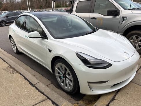Used 2023 Tesla Model 3 Standard Range image 2