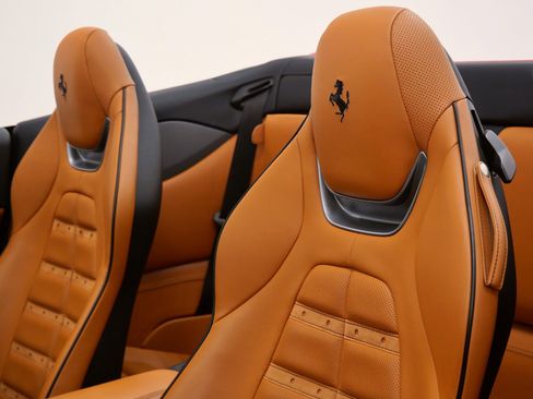 Used 2019 Ferrari Portofino image 28