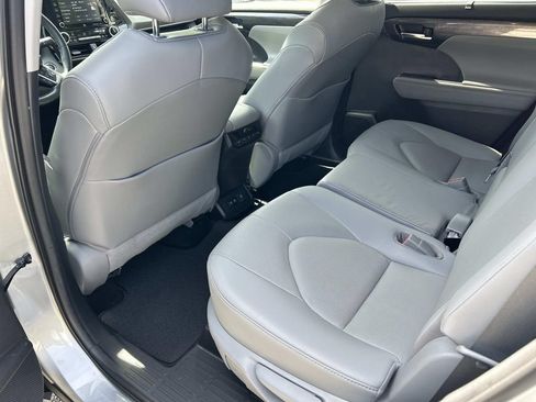 Used 2020 Toyota Highlander Limited AWD/4WD image 21