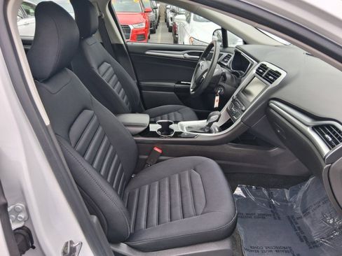 Used 2016 Ford Fusion SE FWD image 8
