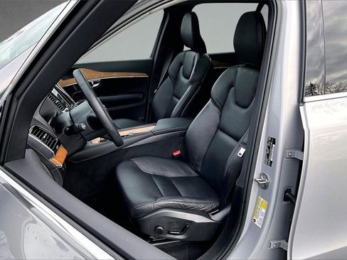 Certified 2023 Volvo XC90 B6 Plus image 21