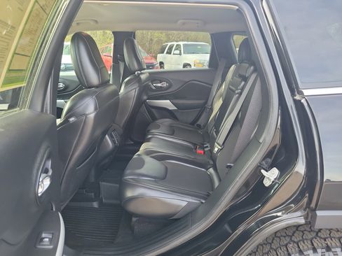 Used 2018 Jeep Cherokee Latitude Plus w/ Cold Weather Group image 12