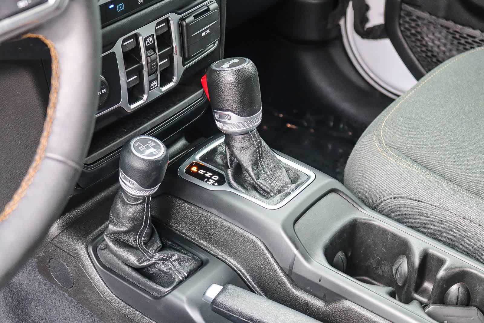 Used 2024 Jeep Wrangler Unlimited Sahara AWD/4WD image 19
