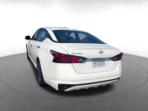Used 2025 Nissan Altima 2.5 SV image 11