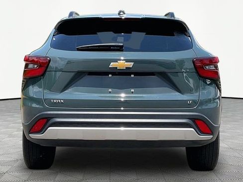 Used 2025 Chevrolet Trax LT FWD image 6