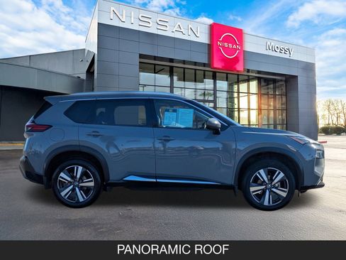 Used 2021 Nissan Rogue SL w/ Premium Package image 6