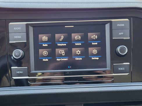 Used 2024 Volkswagen Jetta SE image 17