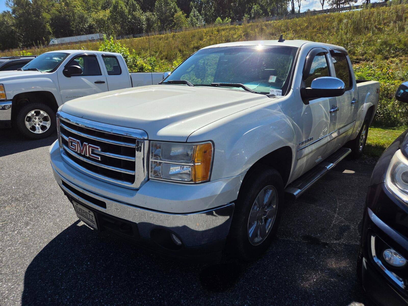Used 2013 GMC Sierra 1500 SLE w/ Power Tech Package AWD/4WD image 3
