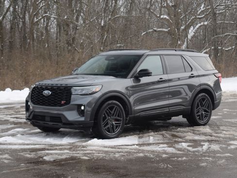 Used 2025 Ford Explorer ST image 23