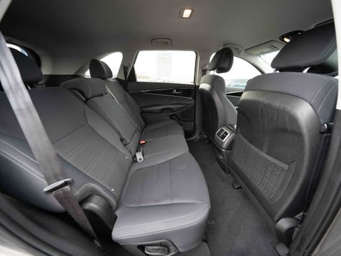 Used 2016 Kia Sorento L image 25
