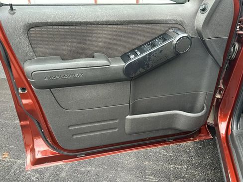 Used 2010 Ford Explorer XLT image 2