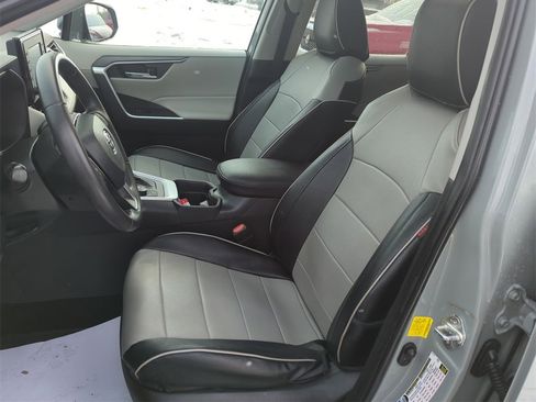 Used 2020 Toyota RAV4 XLE w/ Convenience Package image 17