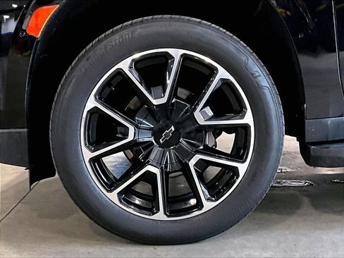 Used 2022 Chevrolet Tahoe RST w/ Luxury Package AWD/4WD image 7