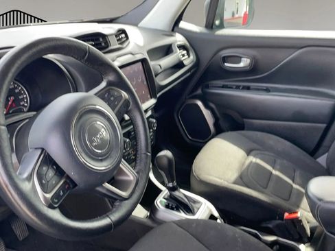 Used 2022 Jeep Renegade Latitude AWD/4WD image 32