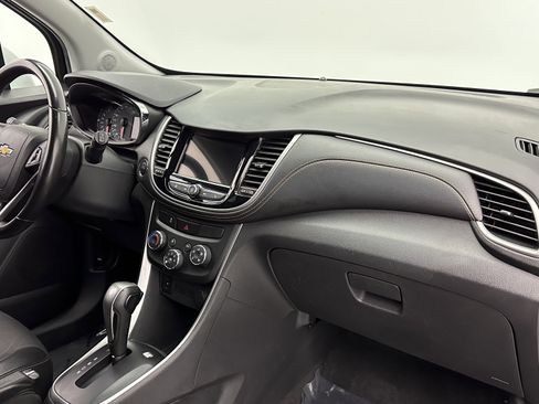 Used 2019 Chevrolet Trax LT w/ LT Convenience Package image 32