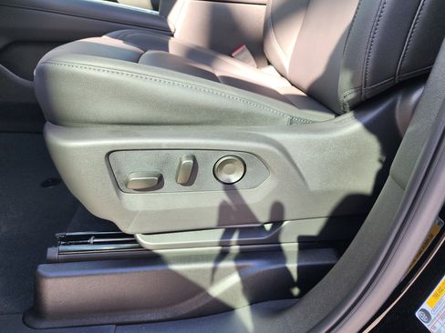 New 2026 Chevrolet Suburban LT image 26