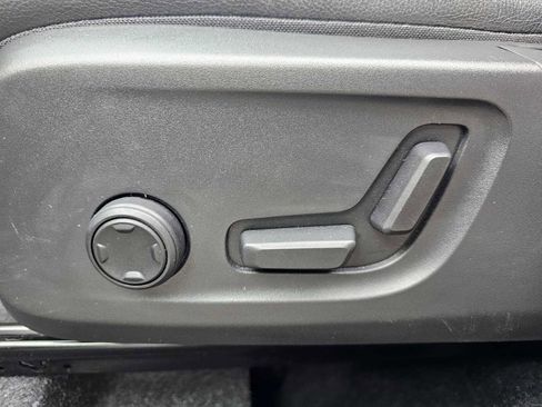 Certified 2025 Volvo XC40 B5 Plus w/ Protection Package Premier image 26