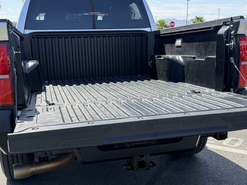 Used 2025 Toyota Tacoma SR AWD/4WD image 17