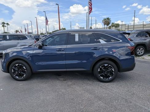 Used 2026 Kia Sorento S FWD image 2