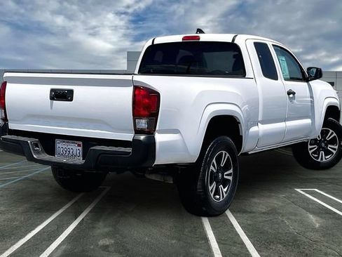Used 2021 Toyota Tacoma SR RWD image 13