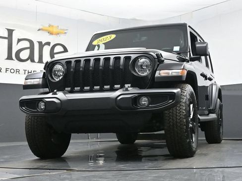 Used 2023 Jeep Wrangler Unlimited Sahara AWD/4WD image 4