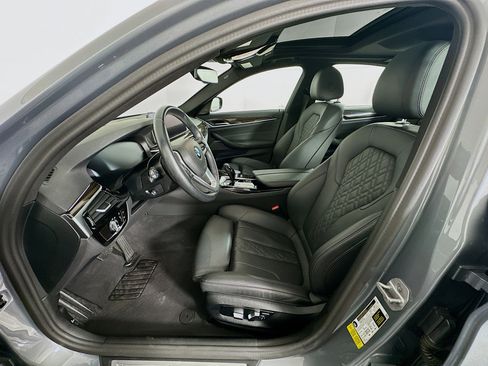 Used 2023 BMW 530i w/ Premium Package image 13
