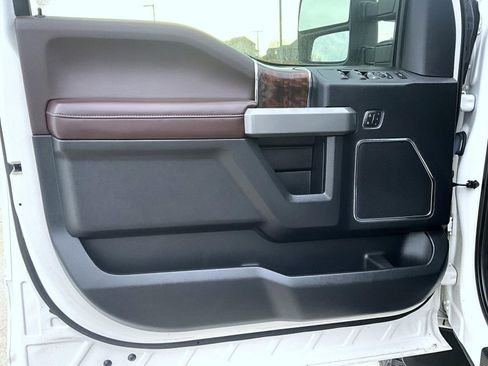 Used 2017 Ford F250 Platinum w/ Platinum Ultimate Package image 9