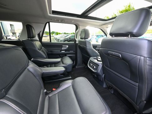 Used 2025 Ford Expedition Max Platinum AWD/4WD image 28