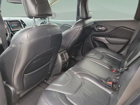 Used 2019 Jeep Cherokee Limited FWD image 5