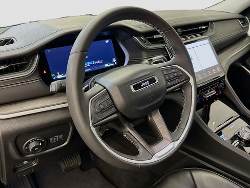 Used 2023 Jeep Grand Cherokee Limited AWD/4WD image 18