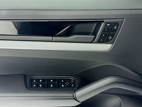 Certified 2025 Porsche Cayenne E-Hybrid AWD/4WD image 11