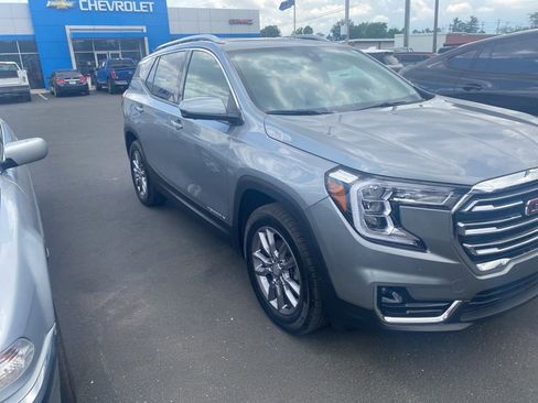 Used 2024 GMC Terrain SLT w/ Infotainment Package II AWD/4WD image 4