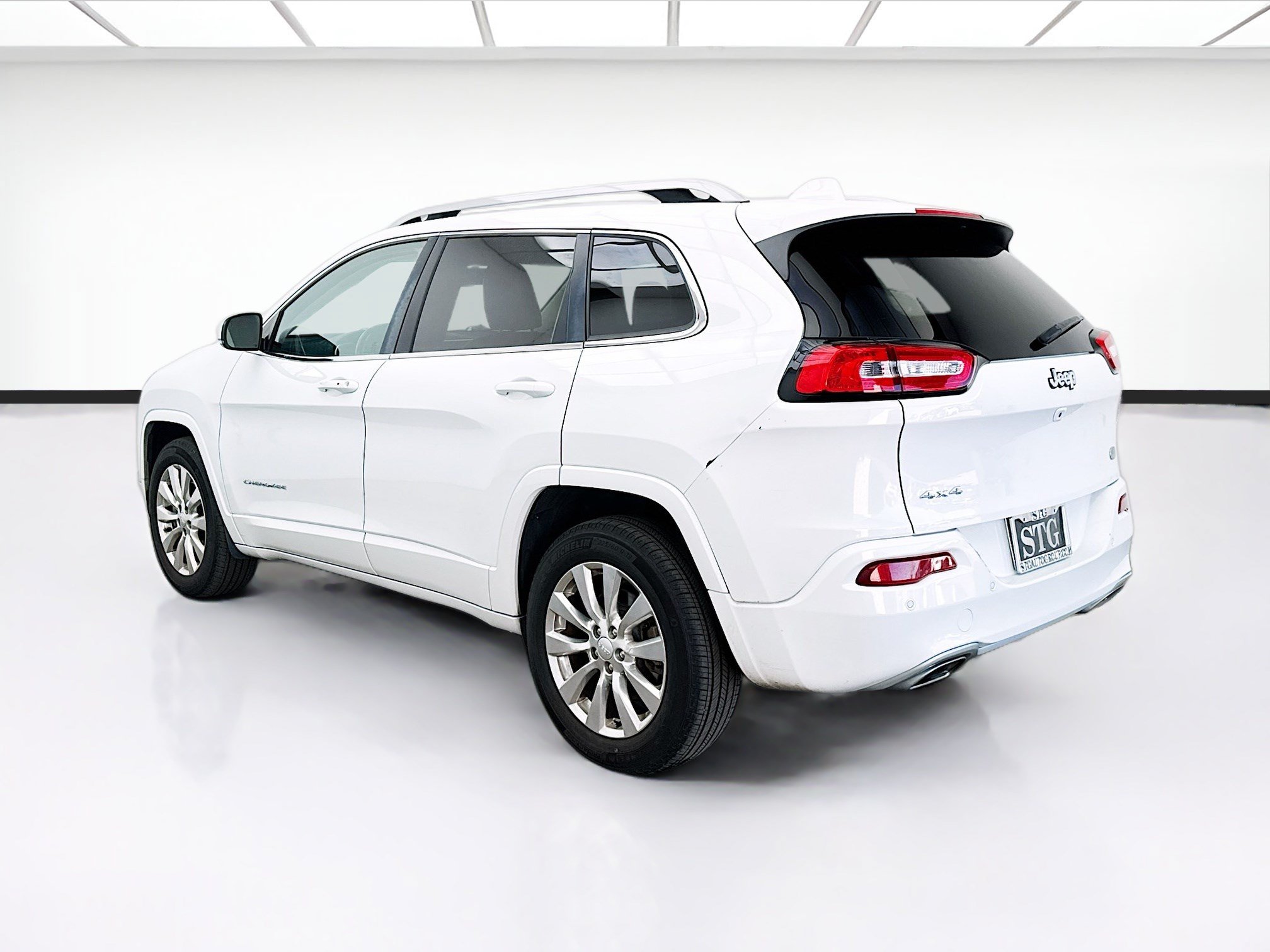 Used 2017 Jeep Cherokee Overland AWD/4WD image 6
