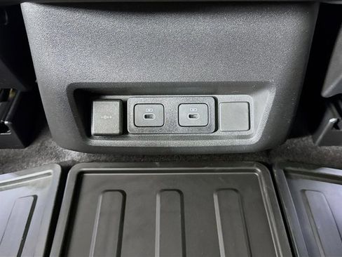 New 2026 Land Rover Discovery Limited Edition image 28