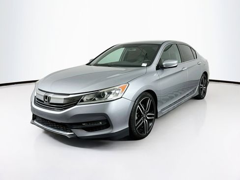 Used 2017 Honda Accord Sport image 3