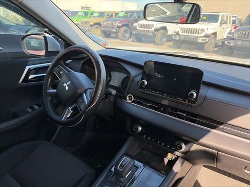 Used 2022 Mitsubishi Outlander ES image 14