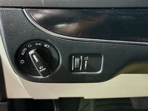 Used 2019 Dodge Grand Caravan SXT FWD image 10